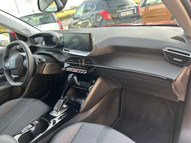 PEUGEOT 2008 ALLURE 1.2 E-THP AUTO SPANISH LHD IN SPAIN 16000 MILES SUPERB 2021